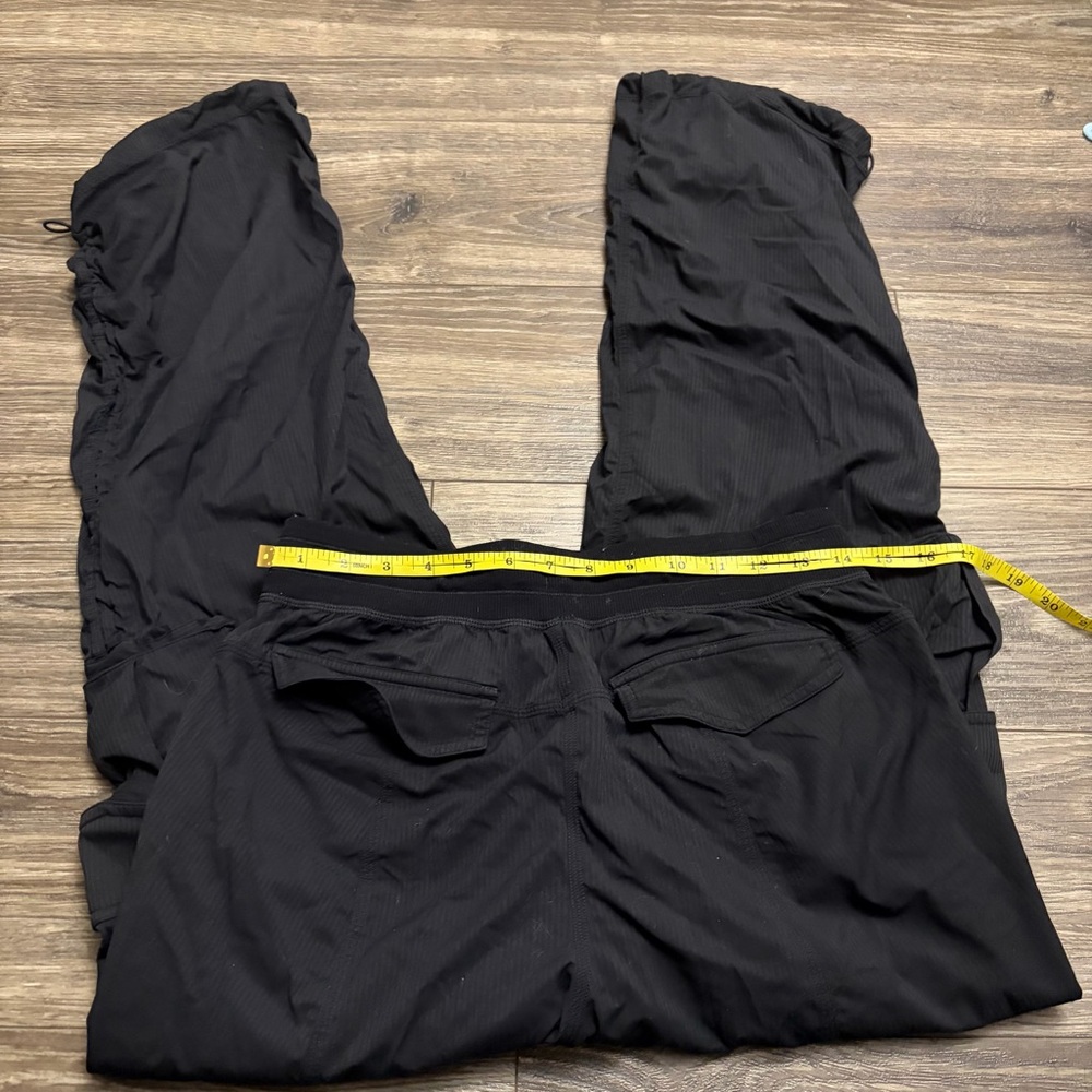 Lululemon Dance Studio Relaxed-Fit Mid-Rise Cargo Pant (Black) Size Small - Picture 7 of 7